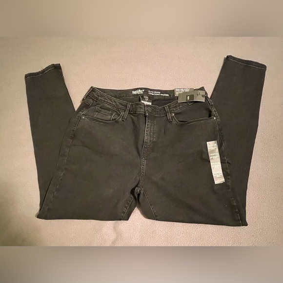 NWT. Mossimo Mid-Rise Curvy Black Skinny Jeans. Size 12 Short. - Picture 2 of 9